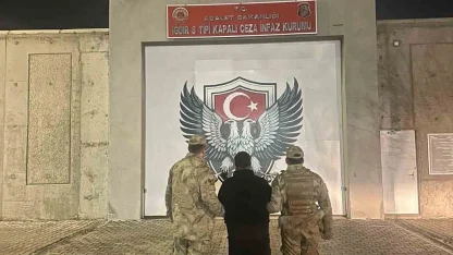 Aranan eski icra müdür yardımcısı yasa dışı yollarla Türkiye’ye girmeye çalışırken yakalandı