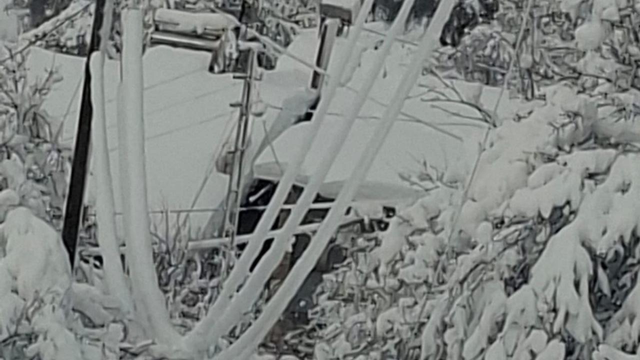 Aras Edaş ekiplerinin karla mücadelesi