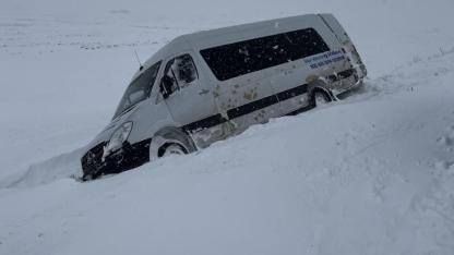 Kars-Ardahan yolunda mahsur kalan yolcular kurtarıldı