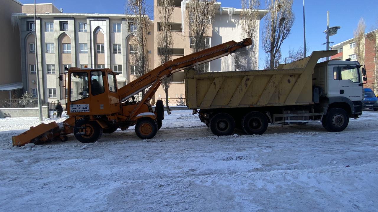 Ardahan'da kar temizliği