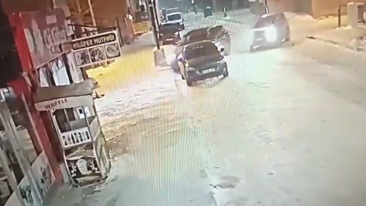 Ardahan’da otomobil iş yerine daldı