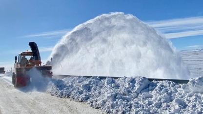 Arpaçay yolunda kar temizleme mesaisi