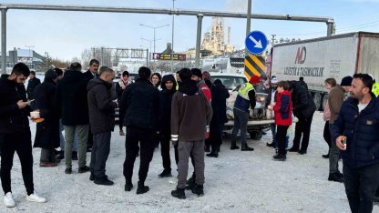 Aşkale Belediyesi’nden yolda kalan sürücülere sıcak ikram