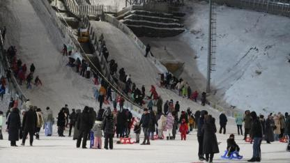 Atlama kulelerinde kızak şenliği