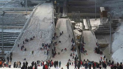 Atlama kuleleri pistinde kızak keyfi