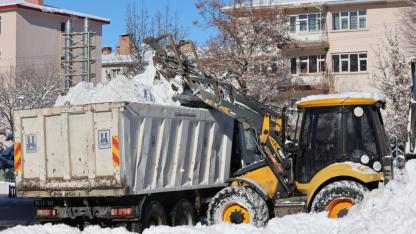 Erzurum'da karla mücadele sürüyor