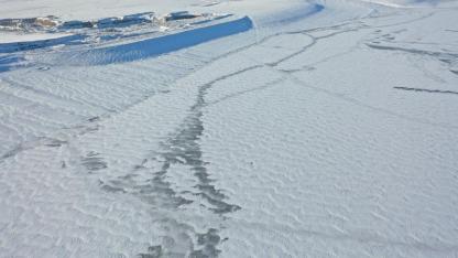 Bayburt Barajı'nın yüzeyi buzla kaplandı