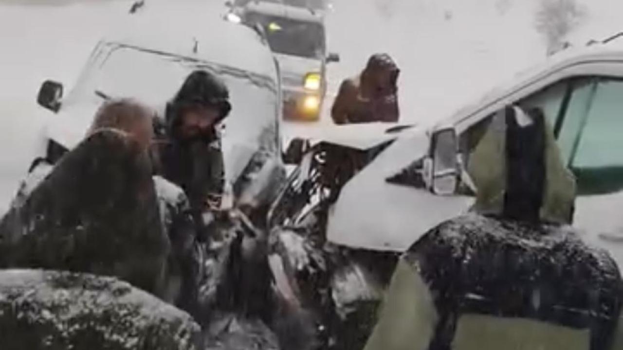 Buzlu yolda korkutan kaza