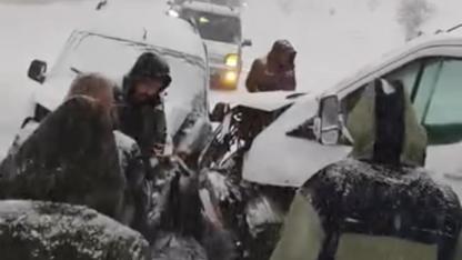 Buzlu yolda korkutan kaza