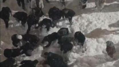 Çatıdan düşen kar kütlesi öğrenciyi yaraladı