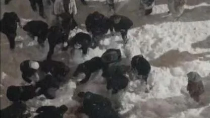 Çatıdan düşen kar kütlesi öğrenciyi yaraladı