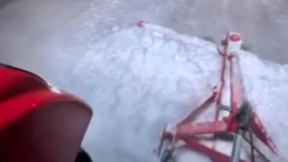 Çerme köyü muhtarı karla kapanan yolları traktörle açtı