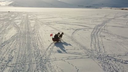 Çıldır Gölü’nde atlı kızak heyecanı başladı