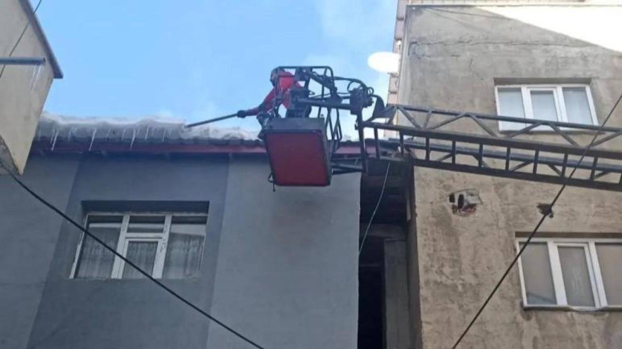 Diyadin’de tehlike oluşturan buz sarkıtları temizlendi