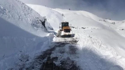 Doğu'da karla mücadele sürüyor
