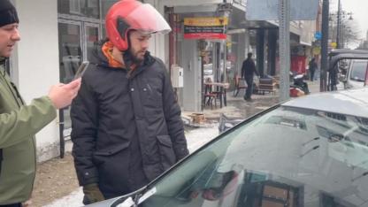 Donan su borusu otomobilin üzerine düştü