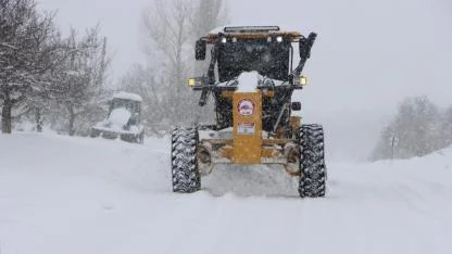 Elazığ'da ulaşıma kapalı 259 köy yolunda çalışmalar sürüyor