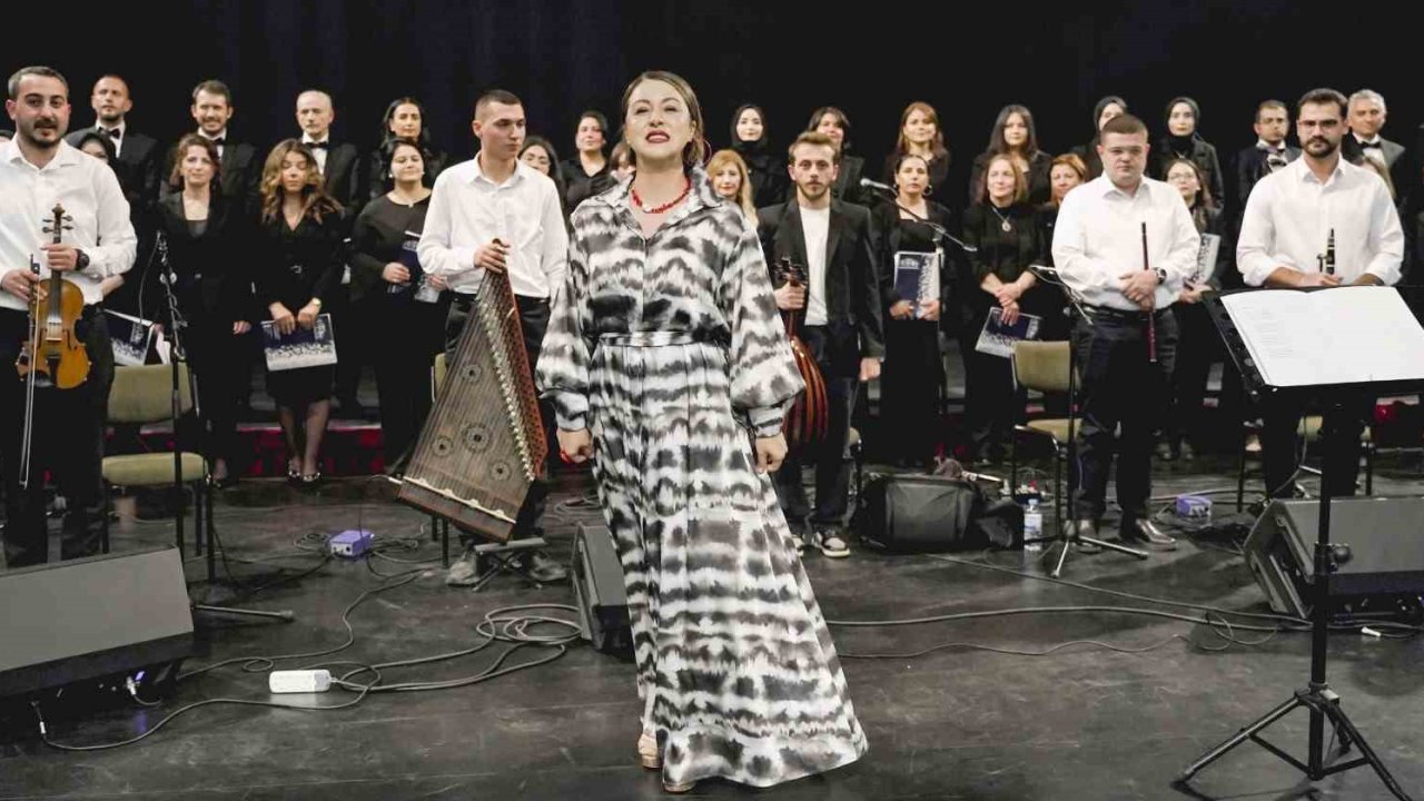 Erzurum’da renkler köprüsü: Baba ve kız aynı sahnede