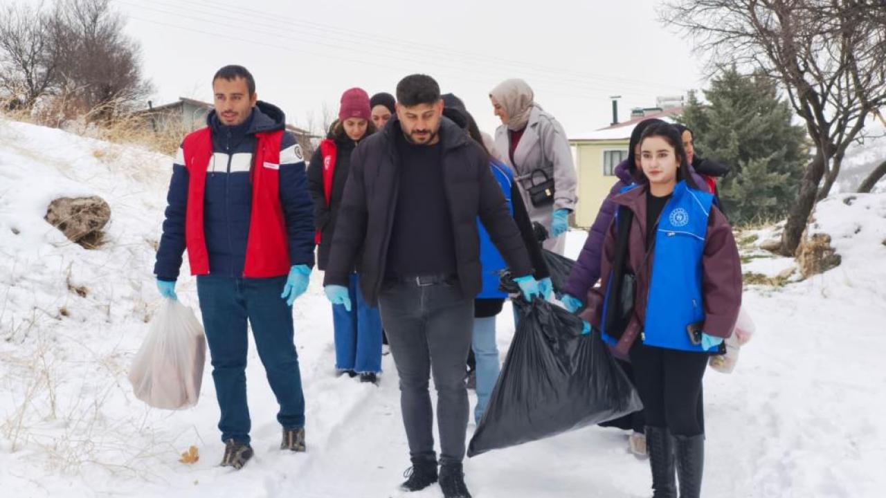 Gönüllü gençler, yaban hayvanları için harekete geçti