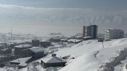 Hakkari'de 68 yerleşim yerine ulaşım sağlanamıyor