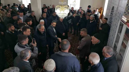 Hınıs’ta husumetli aileler ilçe protokolü ve kanaat önderlerinin araya girmesiyle barıştırıldı