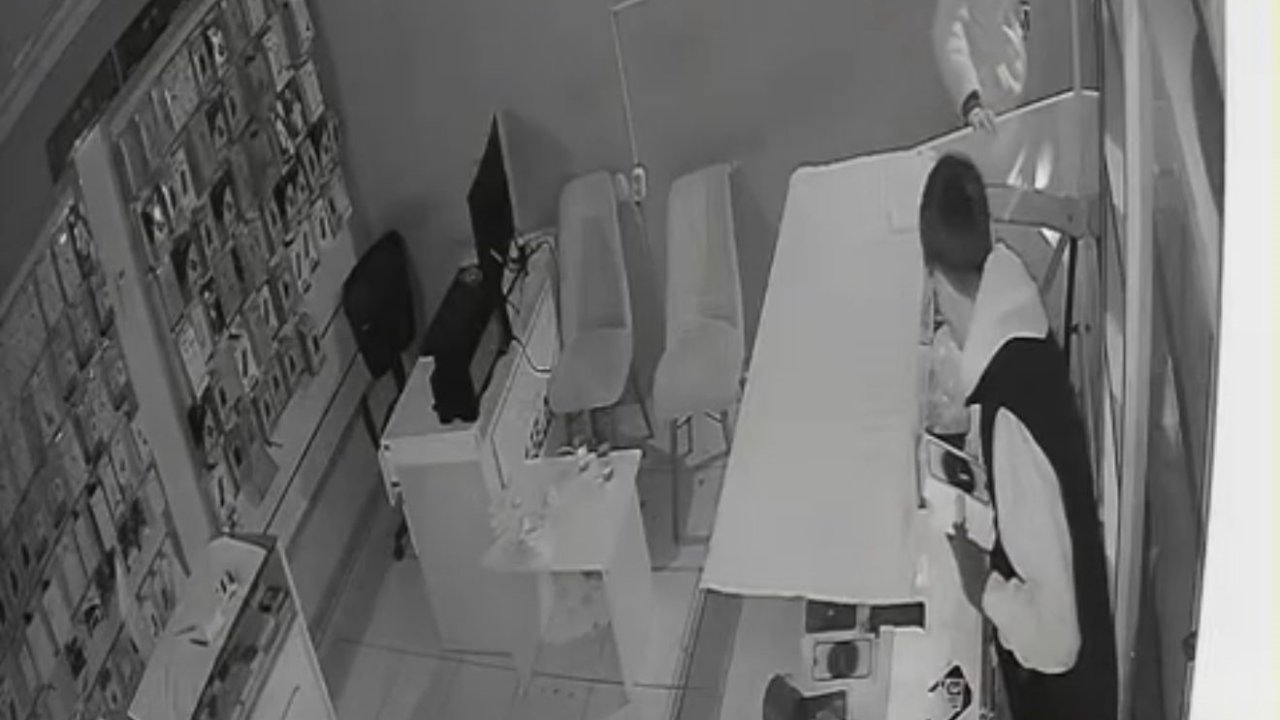 Iğdır’da telefon satış mağazasına gece hırsızlığı