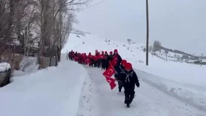 İzcilerin bayrak yürüyüşü büyük ilgi gördü