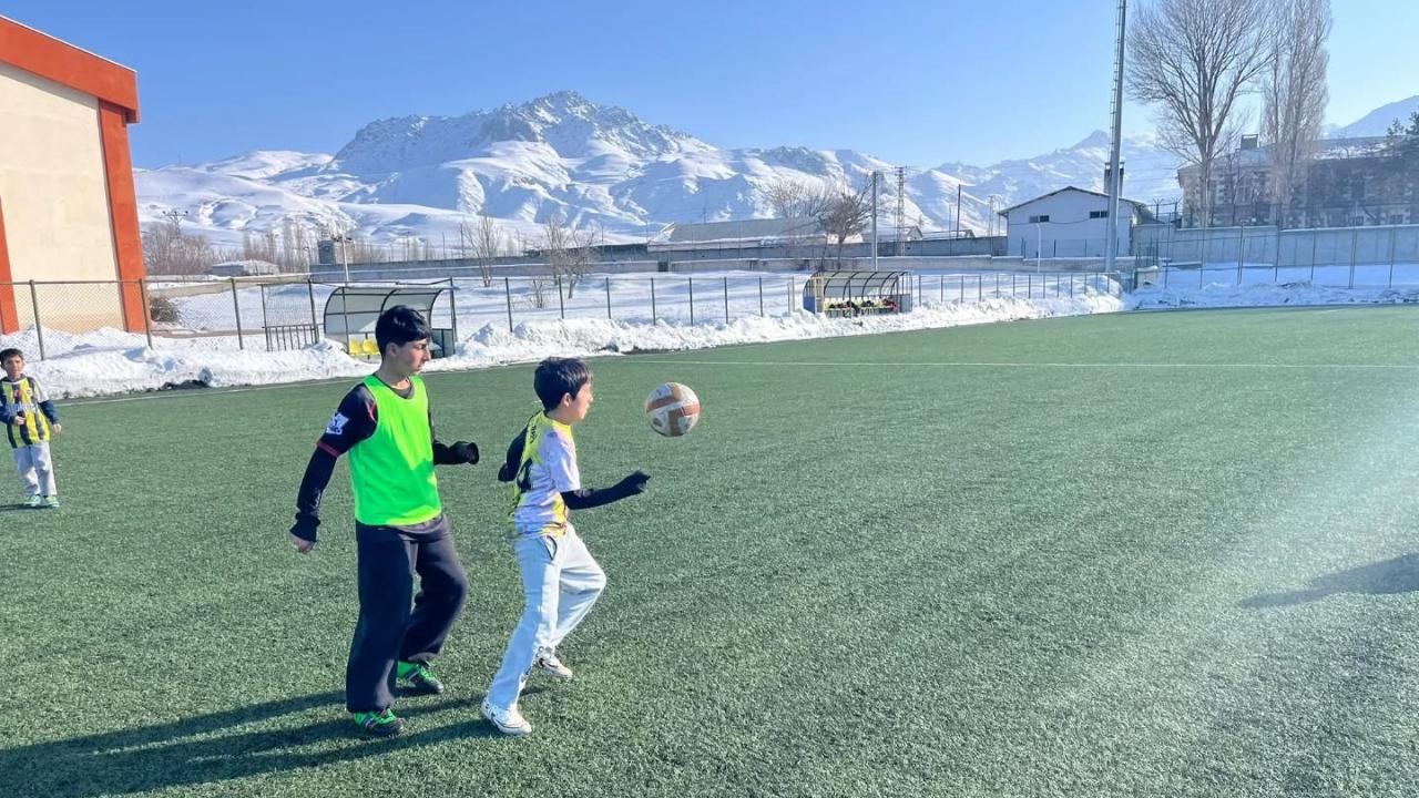 Kağızman’da futbol antrenmanlarında tempo yüksek