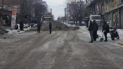 Kağızman’da kar temizliği