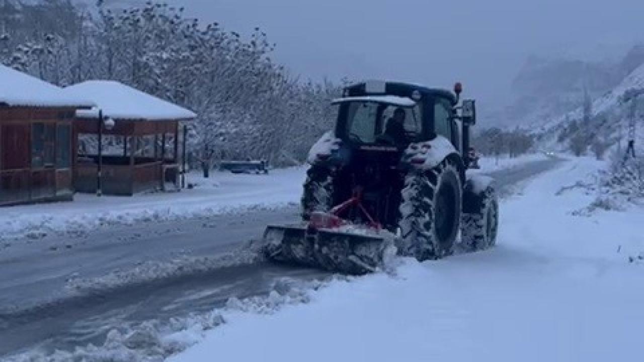 Kapanan yollarını kendi imkanları ile açtılar