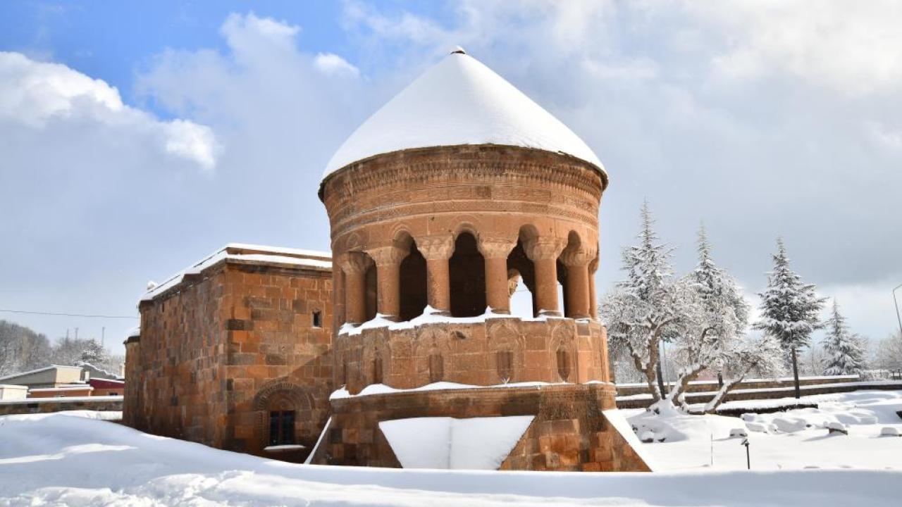 Kar altında görsel şölen