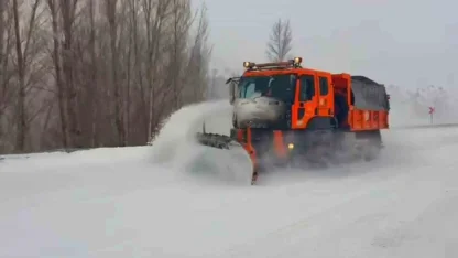Kar durmadı, Karayolları ekipleri gece gündüz sahada