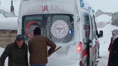 Kar engel tanımadı: Cihaza bağlı 7 yaşındaki Sinan hastaneye ulaştırıldı