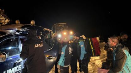 Kar engelini aşan ekipler hamile kadına ulaştı