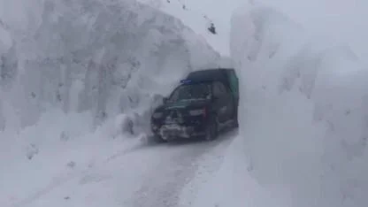 Kar engelini aşan UMKE, küçük hastayı kurtardı