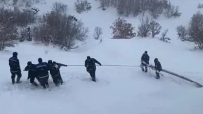 Kar içerisinde zorlu mücadele