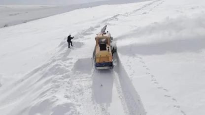 Kardan kapanan yollar "Kar savurma makinesi" ile açılacak