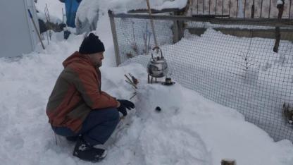 Kardan soba üzerinde çay keyfi