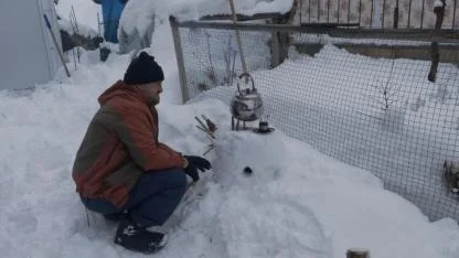 Kardan soba üzerinde çay keyfi