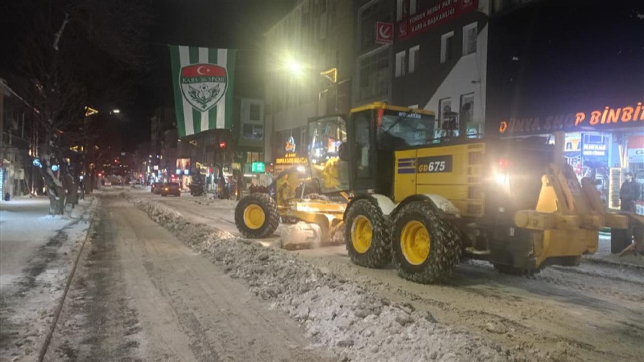Kars Belediyesi ekipleri, vatandaşlardan anlayış bekliyor!