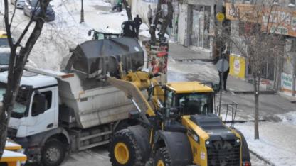 Kars Belediyesi’nden yoğun kar mesaisi