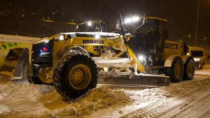 Kars Belediyesi’nden yoğun kar mesaisi