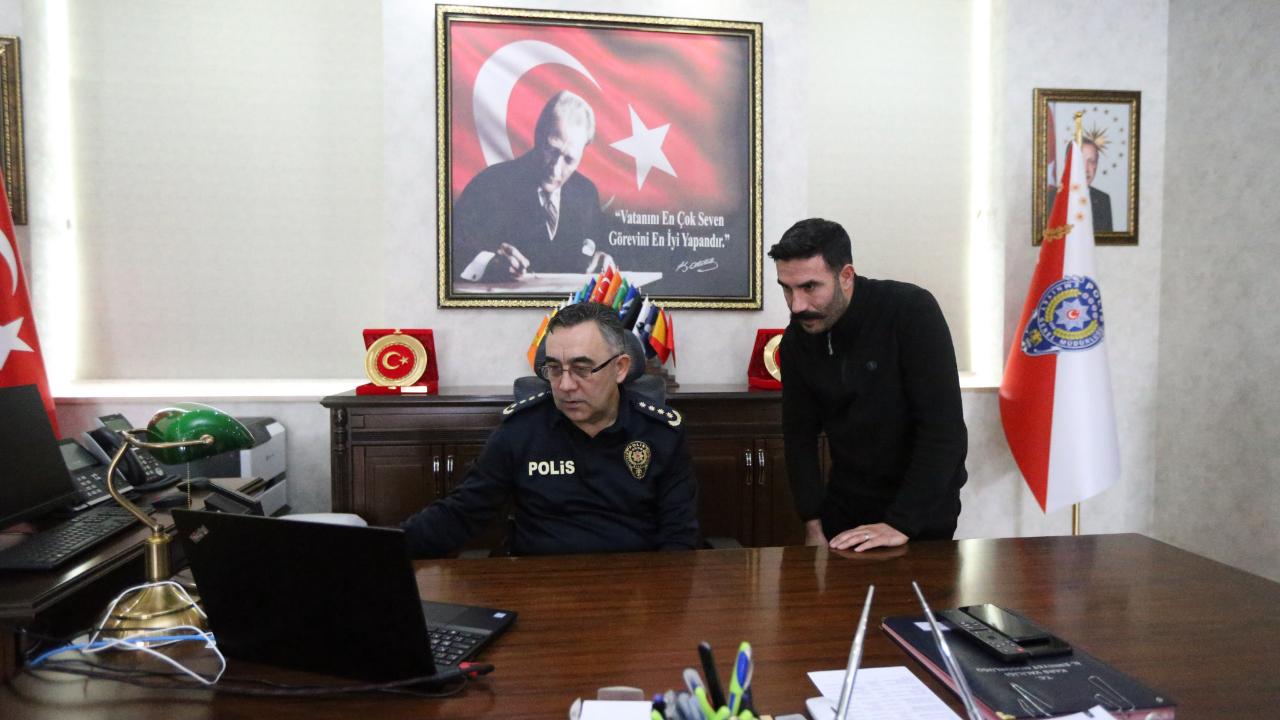 Kars Emniyet Müdürü Tombul, AA'nın "Yılın Kareleri" oylamasına katıldı