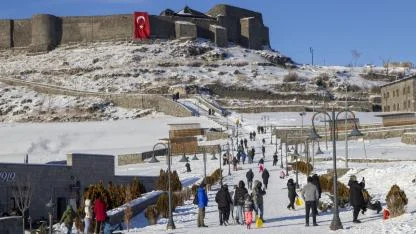 Kars Kalesi etekleri kızak keyfiyle renklendi