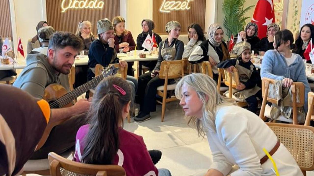 Kars Kızılay’dan sevgi evlerinde kalan çocuklara çikolata etkinliği