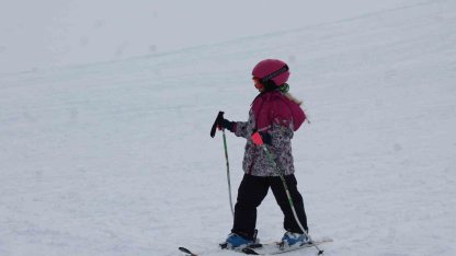 Karslı çocuklar Sarıkamış’ta kayak öğreniyor