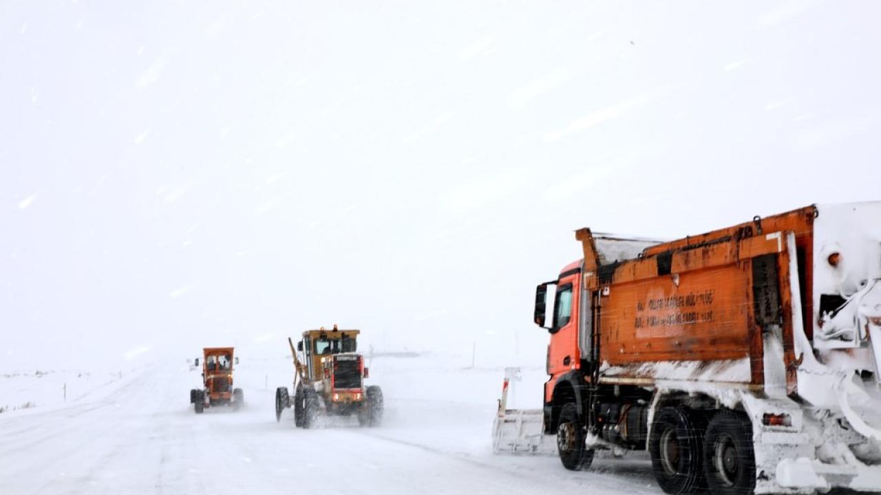 Kars'ta 200 köy yolu ulaşıma kapandı