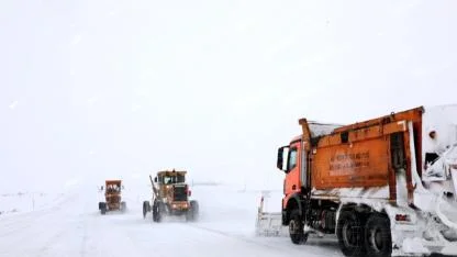 Kars'ta 200 köy yolu ulaşıma kapandı