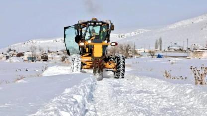 Kars'ta 37 köy yolu ulaşıma kapandı