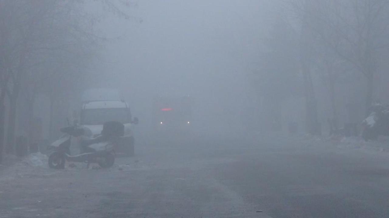 Kars’ta göz gözü görmüyor: Kent siste kayboldu